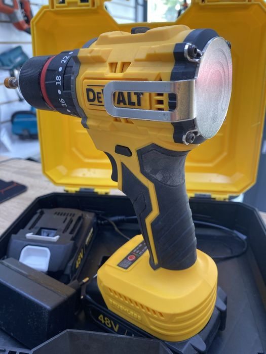 Шуруповерт DeWalt (A4)