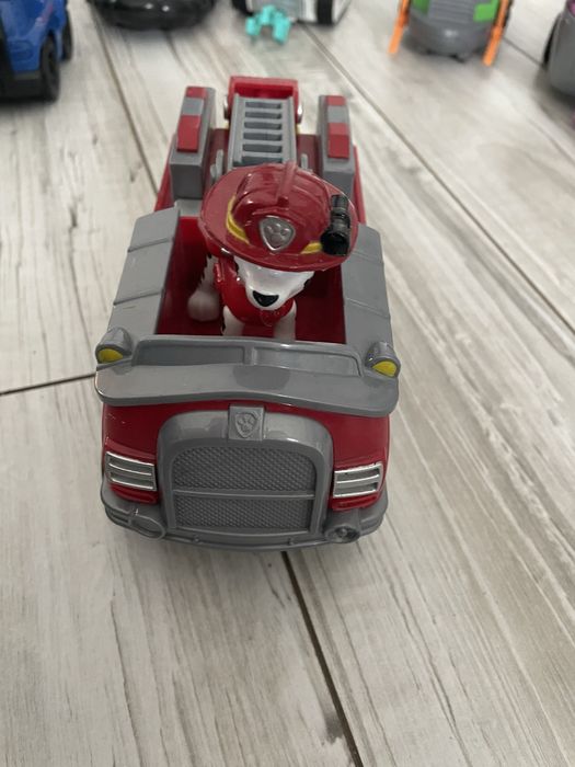 Set Patrula Catelusilor 5 vehicule si figurine