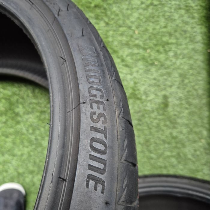 235 35 19 Hankook și Bridgestone