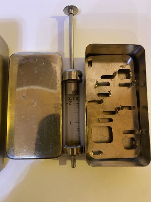 Serincă la cutie vintage