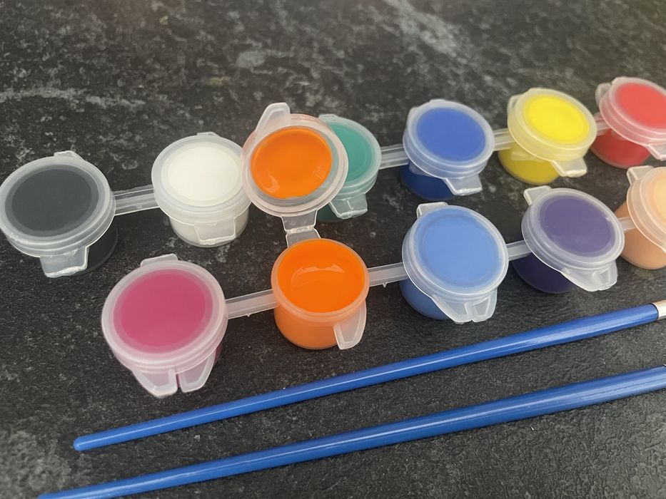 Акрилна боя 12цвята 2метки и палитра