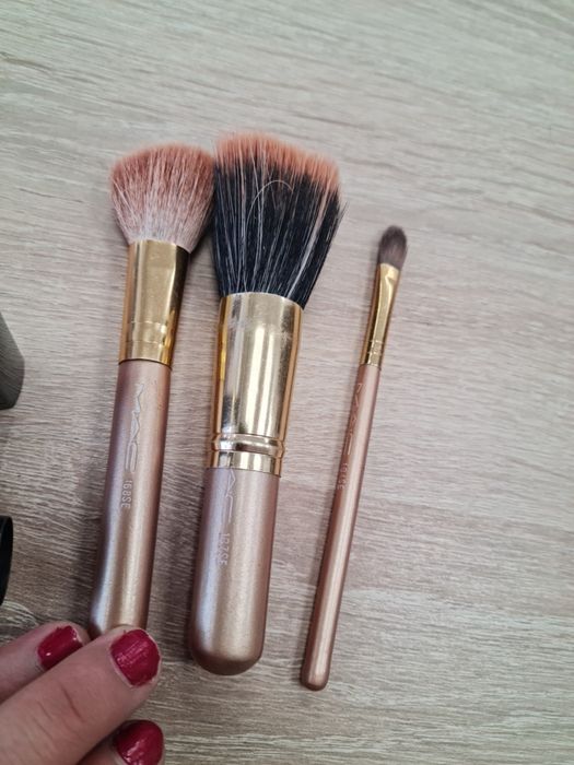Mac  козметика  четки