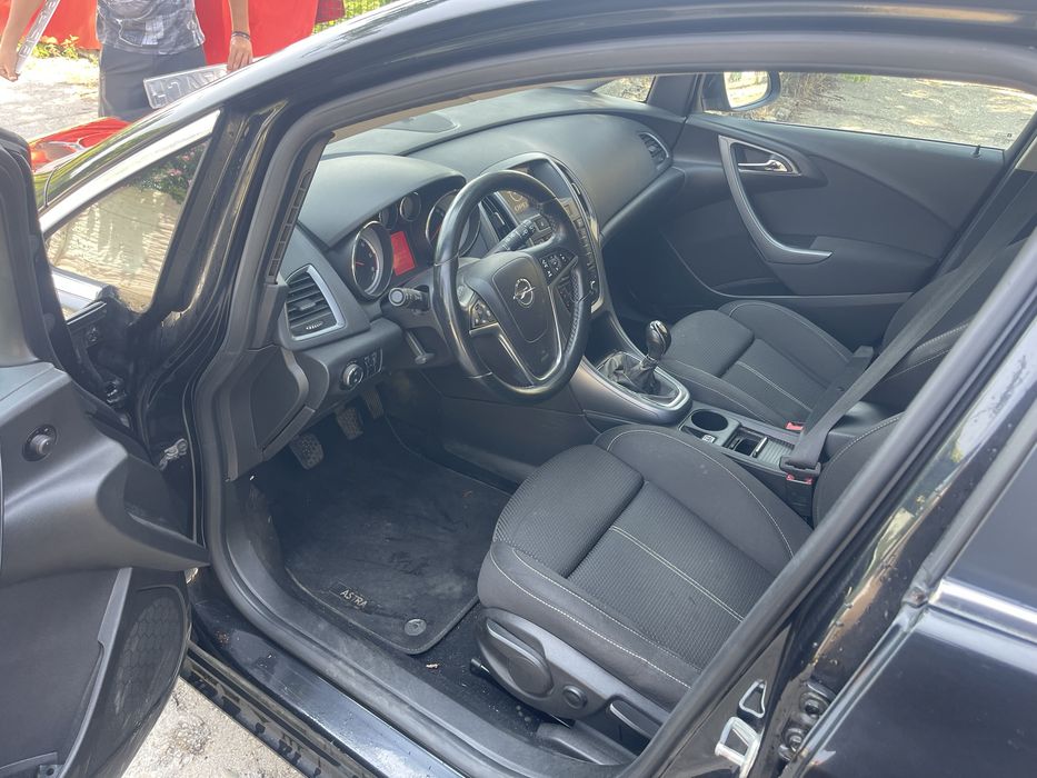 Opel Astra J 1.7 diesel /2013 stare foarte buna/2900 euro