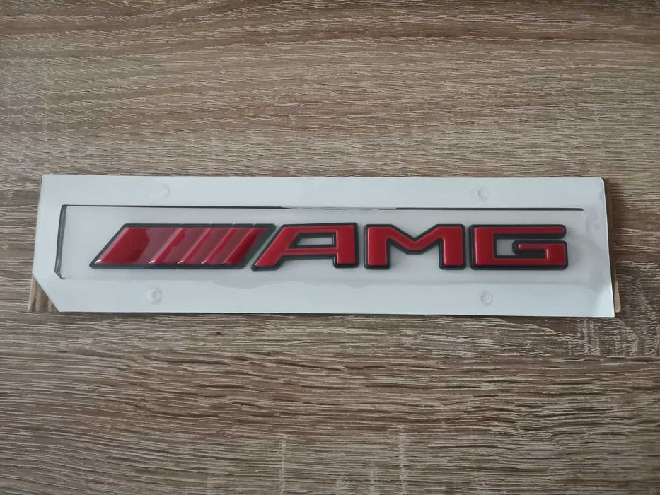 Mercedes Benz AMG червена емблема с черен кант