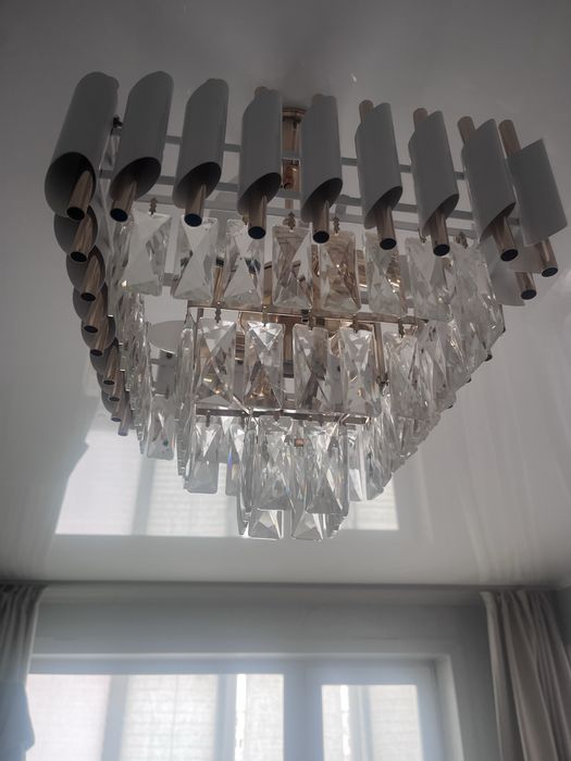 Продам срочно люстру