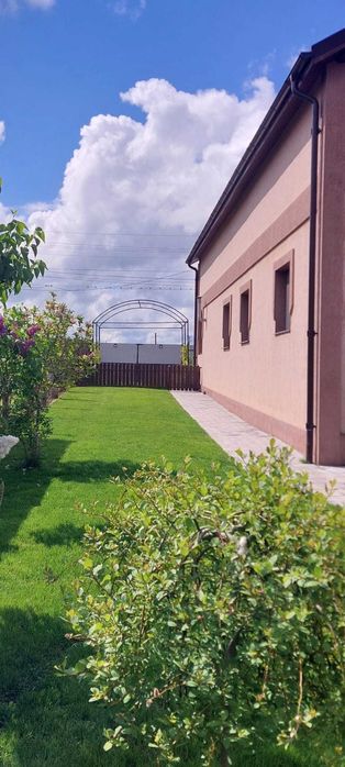 Vand casa parter 120 mp,teren 1000 mp + foisor si bucatarie vara 50 mp