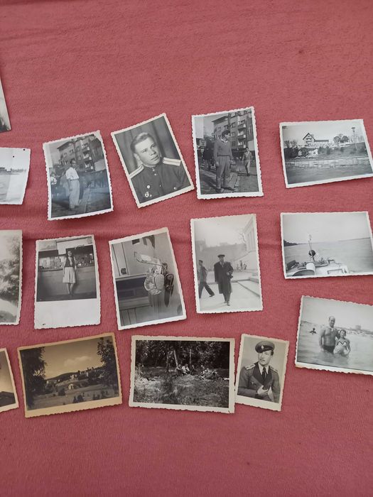 Старинни снимки малки. На някой от тях пише годината
