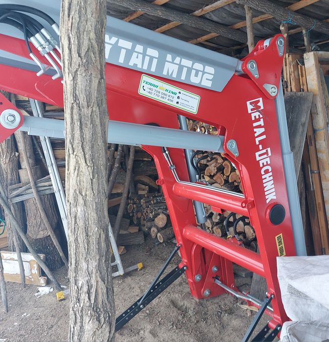 Vând încărcător frontal