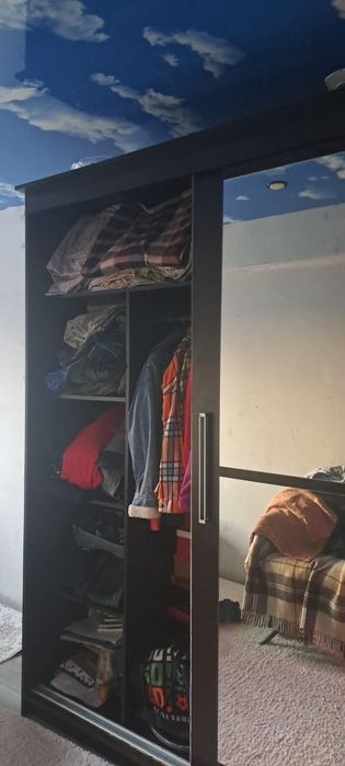 Продаеться шкаф-купэ.Б/у