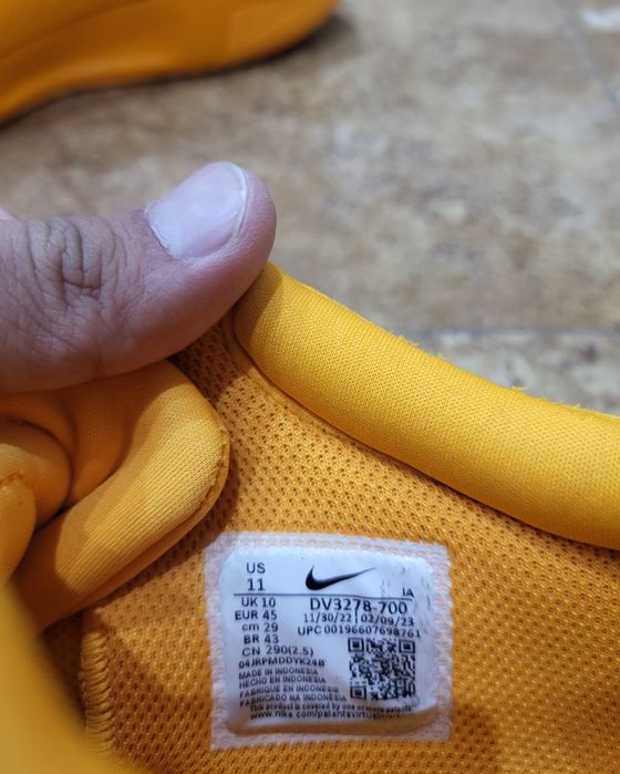 Продам кроссовки Nike