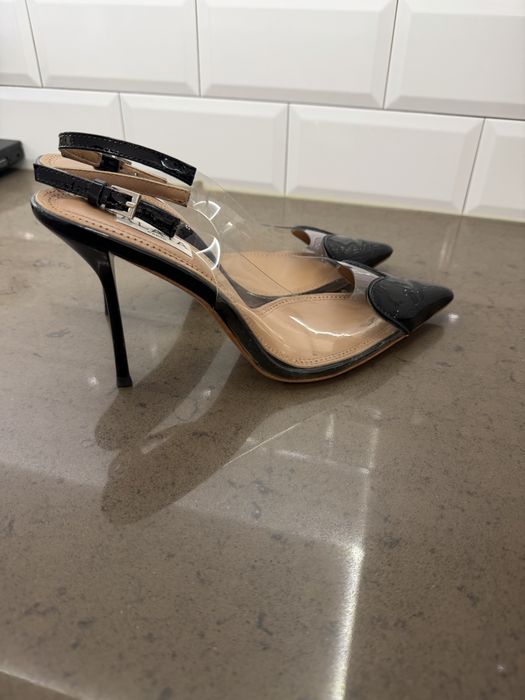 Обувки лак Alaia