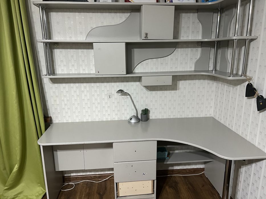 Продается письменеый стол для двоих