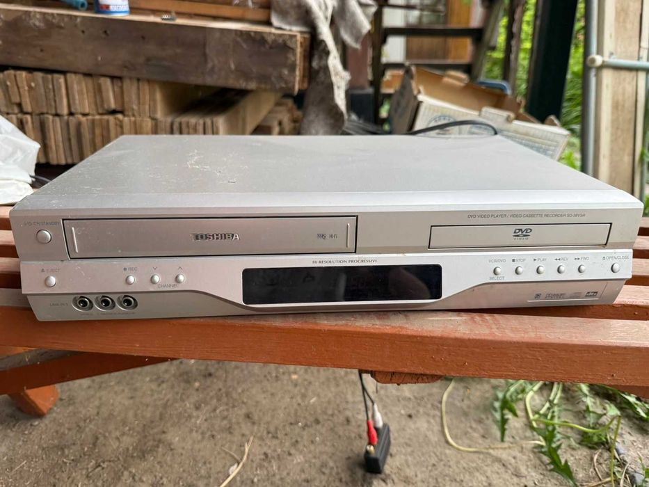 Видеомагнитофон Toshiba + DVD