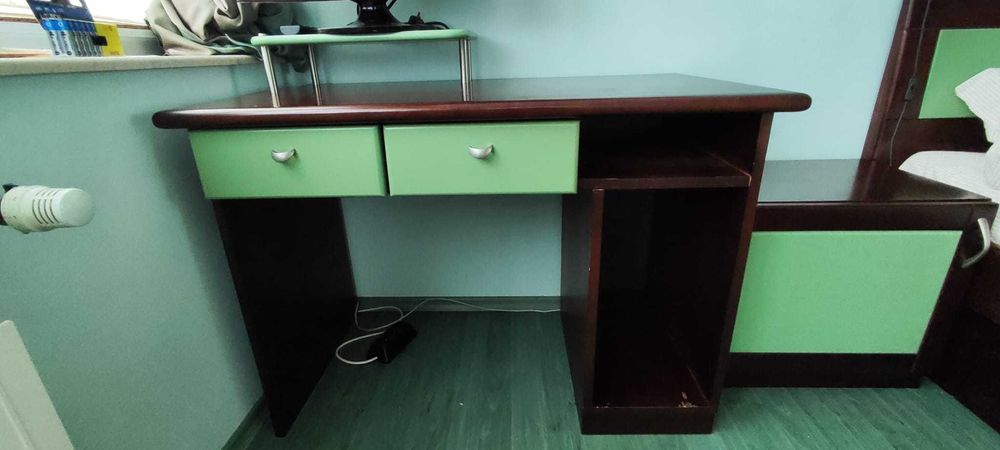 Бюро в модерен стил – запазено и практично