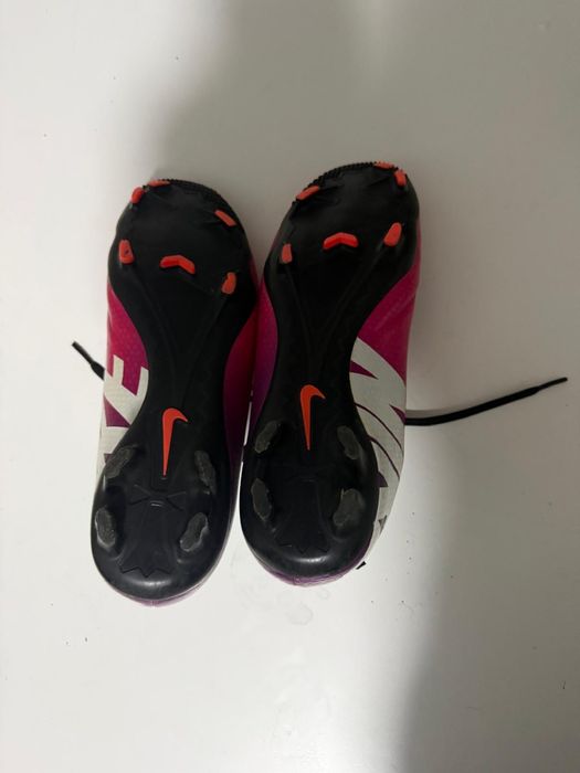 Afidasi de fotbal nike hipervenom si mercurial