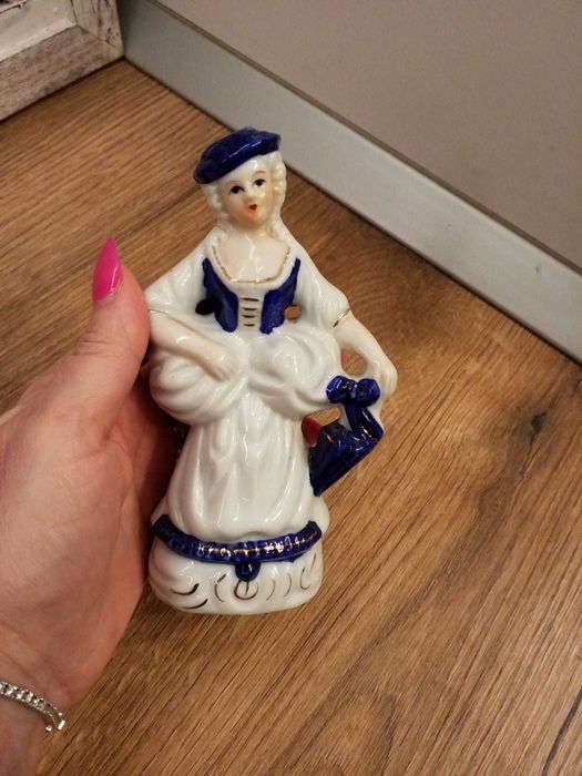 Bibelouri porțelan, stare impecabilă.