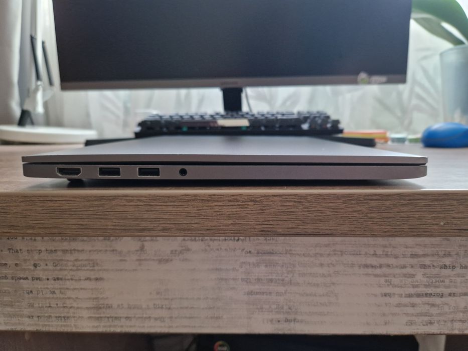 Xiaomi Mi Notebook Pro 15 в отличном состоянии