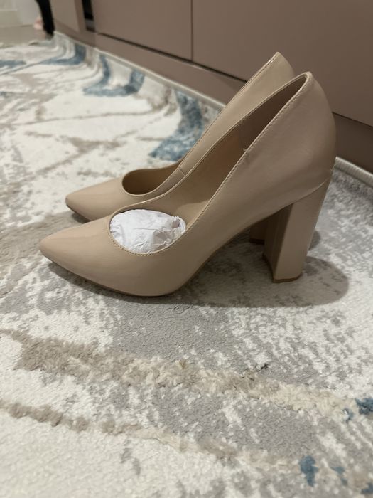 Бежвый туфли молодежный 37,5 размер