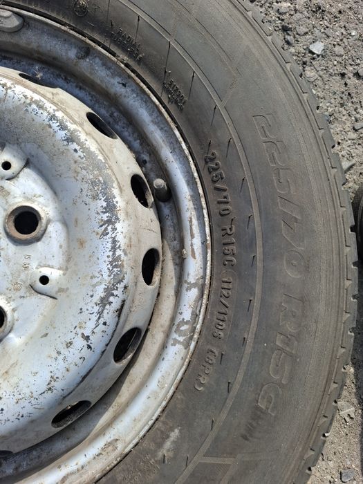 Vand roata rezerva mercedes sprinter are anvelopa 225 70 15 C pireli buna
