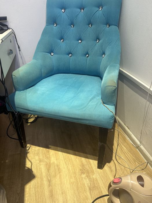 Кресло с пуфиком