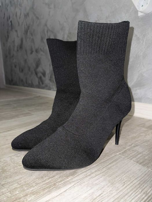 Нови черни токчета / ботуши тип sock boots
