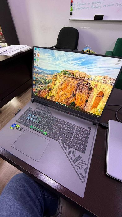 ASUS ROG G18 i7-13650HX/16GB DDR5/1TB SSD/RTX 4060 8GB/18” 240Hz