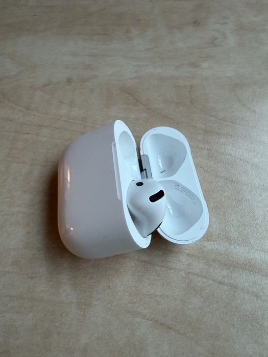 AirPods 4 Cutie + Casca Dreapta ANC