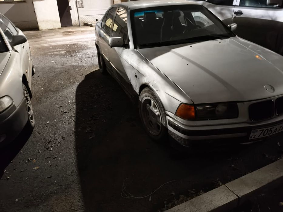 Продам BMW E318...