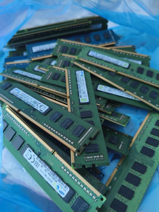 Vind memorie rami 4gb DDR3 diferite mărci 35 ron buc