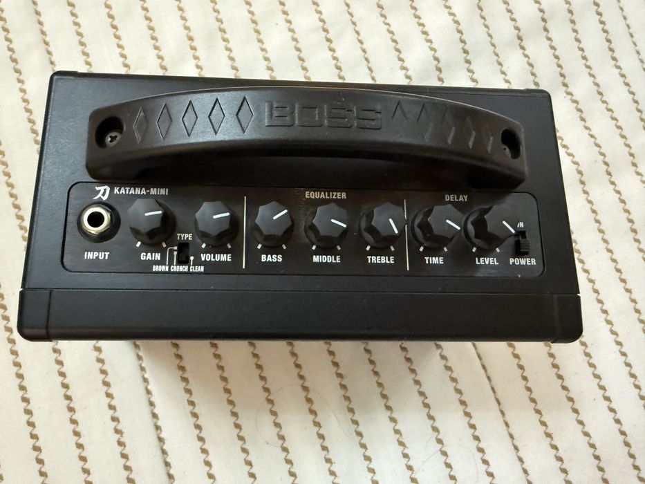 Гитарный усилитель BOSS Katana Mini