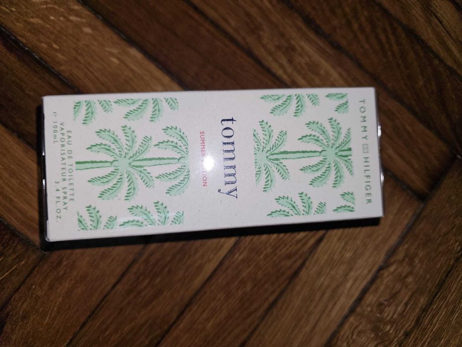 Vand aceste doua parfumuri!