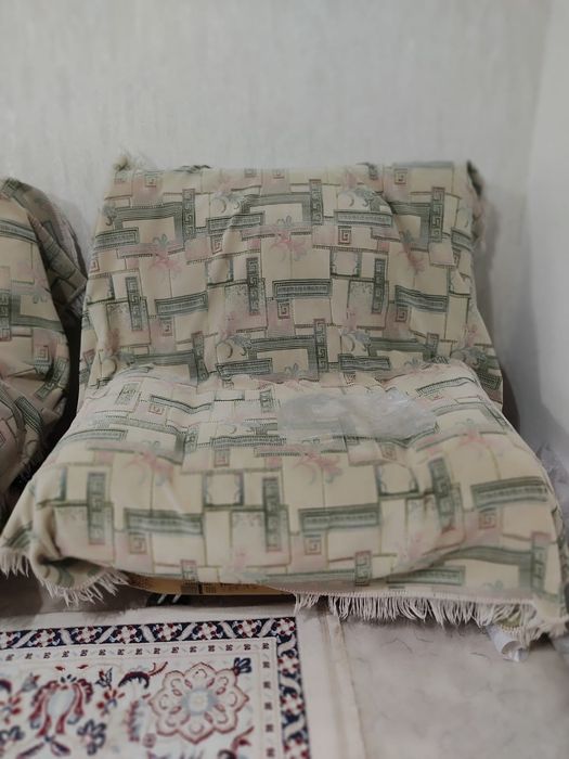 Диван и два креслами