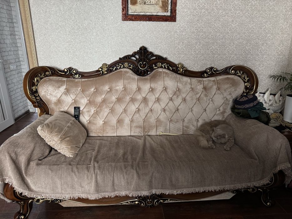 Диван.                .