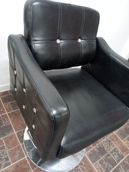 Парикмахерское кресло