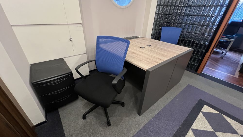 Продавам 3бр малко използвани офис столове