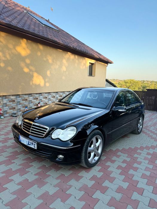 Vând Mercedes Avantgarde C220
