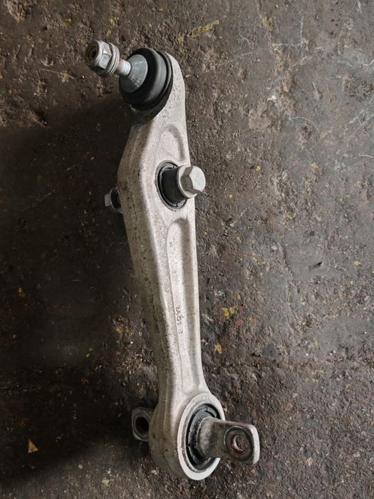 Носач за Tesla Model 3 Highland