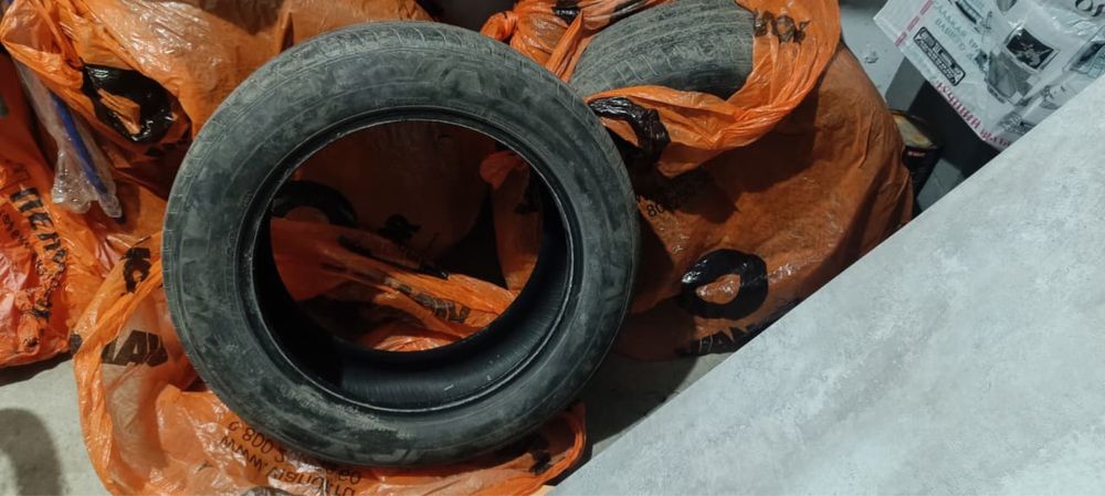 Продам шины на Туксон