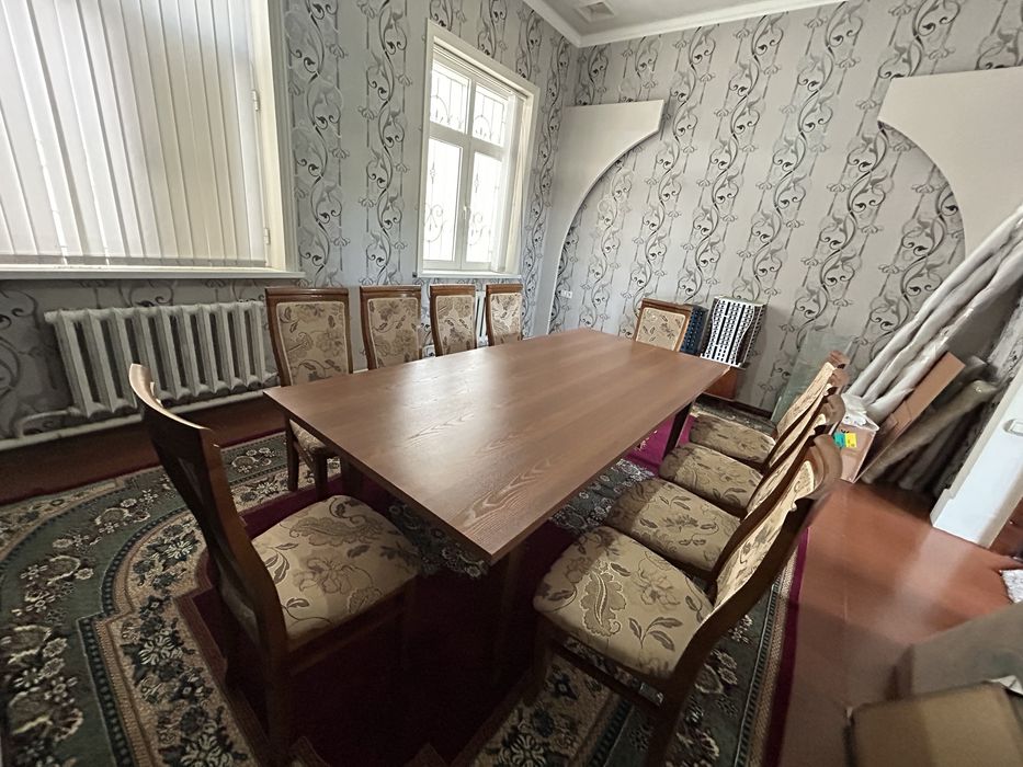 Продается стол с 12 стульями б/у в отличном состоянии