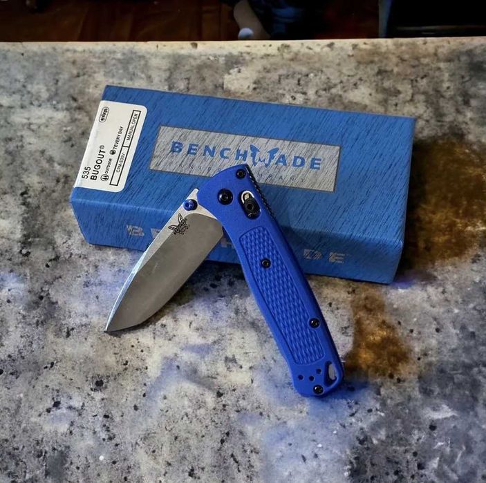 Cutit pliabil Briceag Benchmade Bugout 535, Rosu, Albastru sau Negru