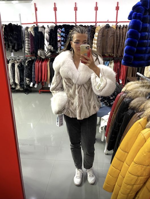 Vand haina blana noua