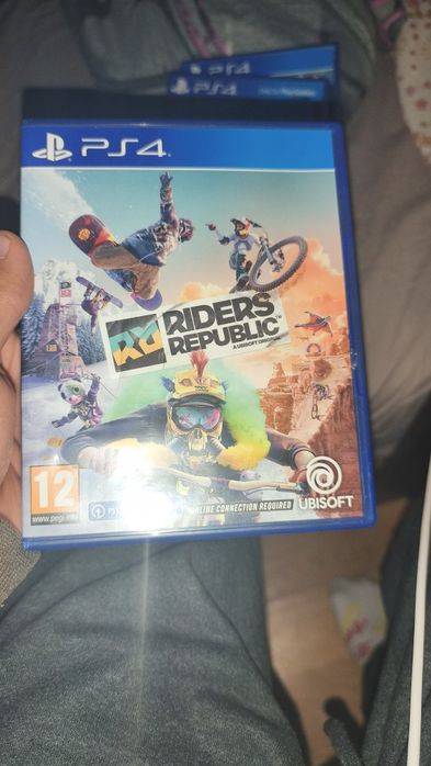 Vând jocuri de ps 4 sunt doar7 în poza doar că mai trebuie sa primesc2