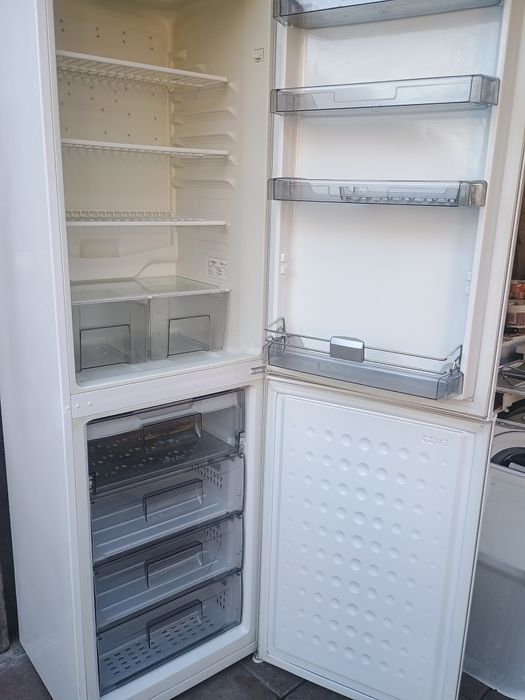 Frigider înalt tip combină frigorifică Artic 4 sertare la congelator