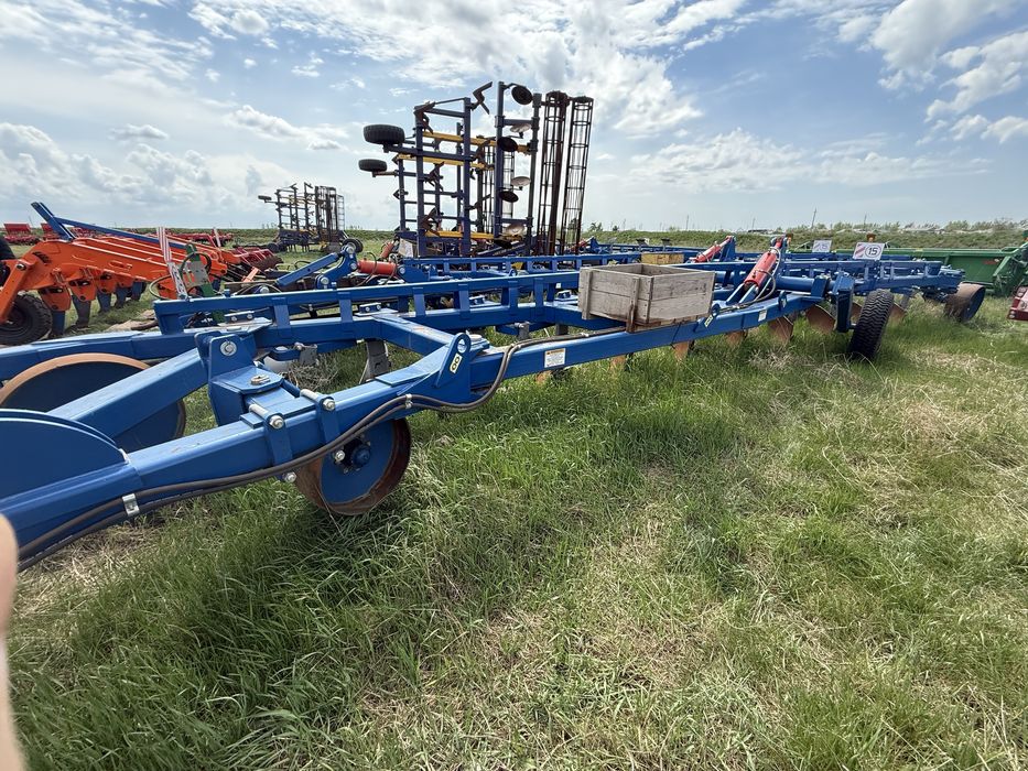 Продам плуг абсолютно новый плуг 12 корпусов