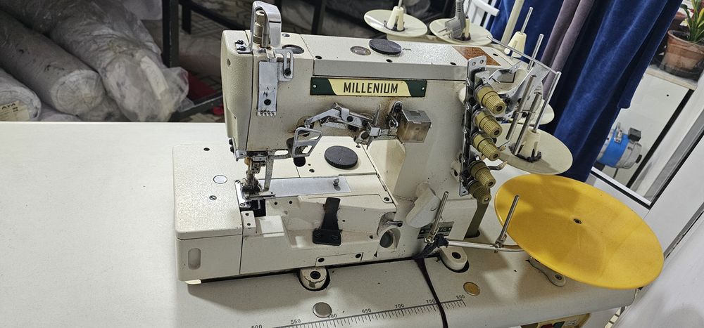 Продаются швейные машинки распошивалки и пуговичная машинка.