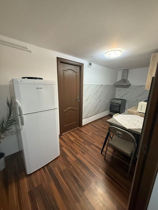 Inchiriez corp casa la curte, zona Delfinariu, Constanta