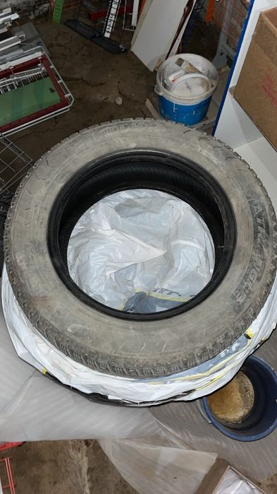 Продам зимние шины 215/60R16