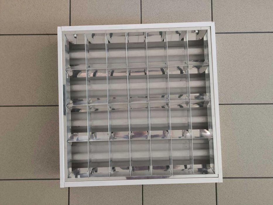 Луминисцентни осветителни тела с пури за  окачен таван.