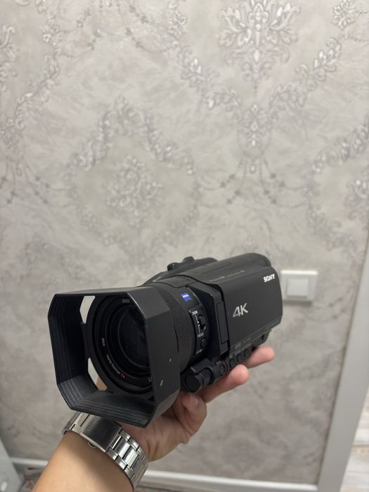 Видеокамера Sony FDR-AX700 4K