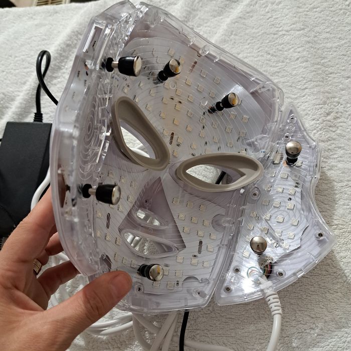 Masca faciala LED terapie cu lumina, rejuvenare piele
